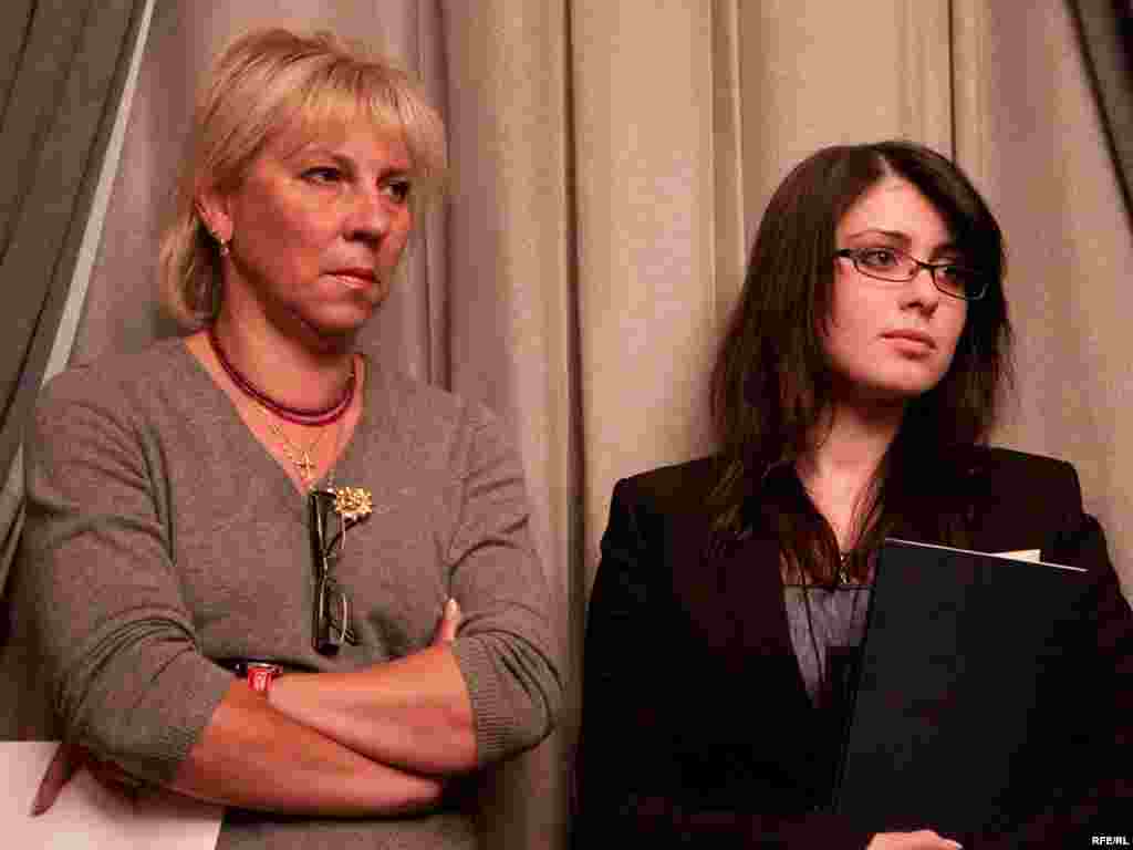 Elena Lukyanova (left), a lawyer for Khodorkovsky, and his daughter Anastasia Khodorkovskaya attend "Znamya" magazine's literary award ceremony in January 2010, where Khodorkovskaya received an award on her father's behalf for his "Dialogues With Lyudmila Ulitskaya."