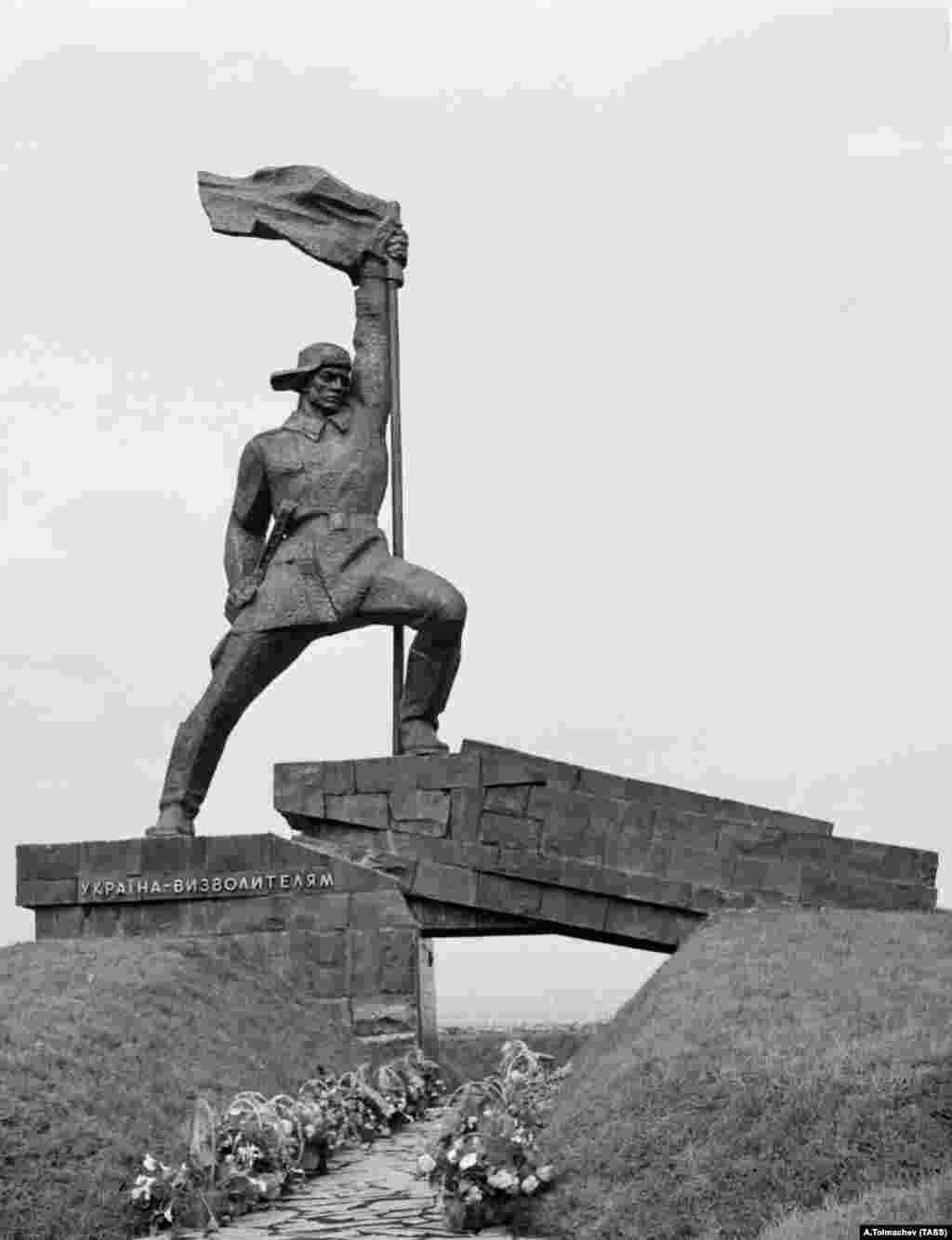 A Soviet-era monument to “Ukraine-Liberators” in Uzhhorod, western Ukraine, that stood at the border with Slovakia. The monument was pulled down in November 2022. 