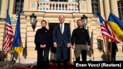 Бајден во ненадејна посета на Киев