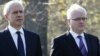 Președinții Boris Tadic și Ivo Josipovic la mormîntul în masă de la Ovcara lîngă Vukovar
