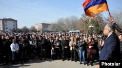 Armenia - Opposition presidential candidate Raffi Hovannisian addresses supporters in Ararat region, 26Feb2013.