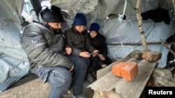 Ukrainian children take part in an online lesson amid Russia's ongoing invasion of their country. (file photo)
