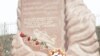 Аксы окуясында курман болгондорго тургузулган эстелик. Аксы району, 17-март, 2010.