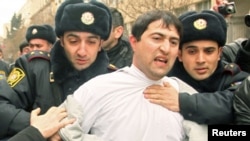 Poliția operează arestări la Baku