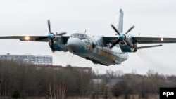 Avion Antonov de tip An-26, imagine de arhivă