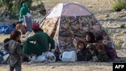 موقتي کمپ کې استوګن زلزله ځپلي کسان