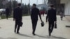 Ýokary okuw jaýlarynyň studentleriniň belli bir formasy bar we olara şol formadan gaýry egin-eşik geýmäge rugsat ýok.