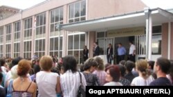გორის ერთ-ერთ საჯარო სკოლასთან (არქივიდან).