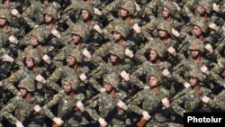 Armenia - Armenian soldiers march in a military parade in Yerevan, 21Sep2016.