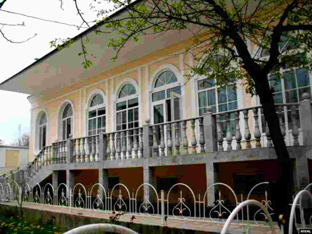 The Jewish community in the Tajik capital, Dushanbe, has received a new building to use as its place of worship. - Frame # 21 from the soundslide Synagogue in Dushanbe (http://d761rf1xf0b7t.cloudfront.net/soundslide/178.html) Building of New Synagogue in Dushanbe Credits: Added automatically by the Pangea CMS, user: Iskander Aliev