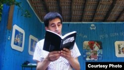Iulian Ciocan, citind din antologia de proză "Tiuk"