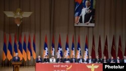Президент Армении Серж Саргсян выступает на 15-ом съезде Союза добровольцев «Еркрапа», Ереван, 15 февраля 2014 г. 