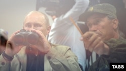 Россиялъул президент В. Путиница халккун буго "Кавказ - 2012" абурал рагъулазул ругьунлъиязда хадуб. 17сент2012