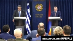 Հունաստանի և Հայաստանի պաշտպանության նախարարներ Պանայոտիս Կամենոսը և Վիգեն Սարգսյանը, Երևան, 29-ը մարտի, 2018 թ․ 