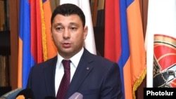 Էդուարդ Շարմազանով, արխիվ