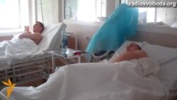 Українські солдати, поранені під Маріуполем, лікуються у Дніпропетровську
