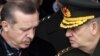 Төркия премьер-министры Рәҗәп Тайип Эрдоган (с) һәм элекке генераль штаб башлыгы Илкәр Башбуг, Әнкара, 28 февраль 2010 