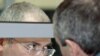 Mihail Hodorkovsky la o convorbire cu avocatul său în ajunul înfățișării de astăzi