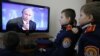 Ростов-на-Дону шаарындагы аскерий окуу жайдын кадеттери Путиндин сөзүн угууда, 20.12.2012