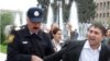 Baku: poliţişti sunt mai bine plătiţi decît profesorii