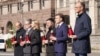 S lijeva na desno: poljski premijer Donald Tusk, britanski premijer Keir Starmer, prva dama Ukrajine Olena Zelenska, ukrajinski predsjednik Volodimir Zelenski, francuski predsjednik Emmanuel Macron i njemački kancelar Friedrich Merz odaju počast žrtvama rata, Kijev 10. maja