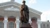 Кыргыз улуттук университетинин башкы имараты. 14.5.2015.