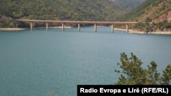 Kosovar police say a border surveillance unit was attacked at Lake Uyman near the town of Zubin Potok. (file photo)