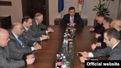 პოლიტიკური პარტიების კონსულტაციები პარლამენტის თავმჯდომარესთან, დავით ბაქრაძესთან საარჩევნო კოდექსთან დაკავშირებით.