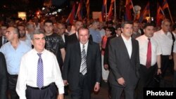 Opposition leader Levon Ter-Petrosian (center) leads a street demonstration in Yerevan