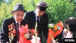 Точных данных о числе ветеранов войны, ныне живущих в Туркменистане нет, но можно предположить, что самому молодому ветерану Второй мировой войны должно быть 95 лет.