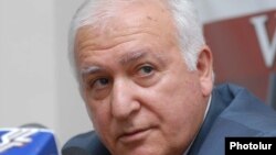 Armenia -- Razmik Zohrabian, one of the leaders of the ruling HHK in a press conference. 05Oct2009