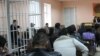 Ички иштер министрлигинин айтымында, кылмыш дүйнөсүнүн төбөлү делген Камчы Көлбаевдин ишинде көпчүлүк күбөлөр баштапкы көрсөтмөлөрүн сотко келгенде өзгөртүп жиберген. Көлбаевдин сот процесси. 18-апрель, 2013-жыл