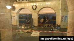 Explozie în metroul de la St.Petersburg - fotografie primită de la megapolisonline.ru via VKontakte (VK) , 3 aprilie 2017