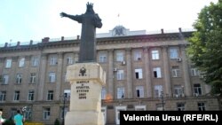 Monumentul lui Ştefan cel Mare din faţa Primăriei din Bălţi