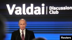 ՌԴ նախագահ Վլադիմիր Պուտինը ելույթ է ունենում Վալդայի բանավեճի ակումբում, Սոչի, 27 հոկտեմբերի, 2016թ.