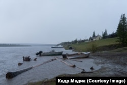 Лодки — единственный способ добраться до Сюльдюкара в летнее время. Фото: Марина Сычева