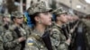 Українські військовослужбовці під час репетиції параду. Київ, серпень 2015 року