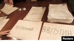 Подсчет голосов в территориальной избирательной комиссии, 4 марта 2012 г