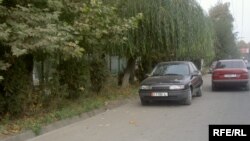 Маҳалли қатли журналист Алишер Соҳибов дар шаҳри Уши Қирғизистон.