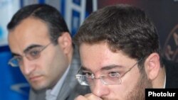 Նարեկ Գալստյանը մամլո ասուլիսի ժամանակ - 13.10.2009