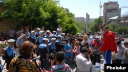 Armenia - A protest against a gas price rise in Yerevan, 7Jun2013.