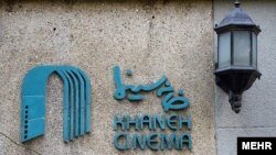 بسیاری از اعضای جامعه سینمایی و هنری بهدلیل حمایت از معترضان توسط نهادهای امنیتی احضار و بازجویی شدهاند