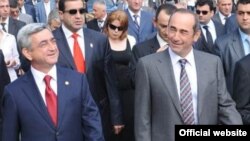 Armenia -- President Serzh Sarkisian (L) and his successor Robert Kocharian attend a ceremony marking the 18th anniversary of Nagorno-Karabakh's declaration of independence, 02Sep2009.