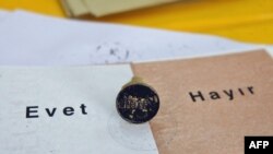 „Da” și „Nu” - buletine de vot la Ankara la referendumul de duminică
