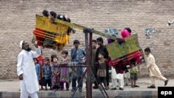 پخوا به د اختر پر مهال مېلې ډېرې کېدې خو دا ځل حکومت خلکو ته د اختیاط کولو سپارښتنه کړې. 