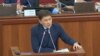 Сапар Исаков парламентте. 