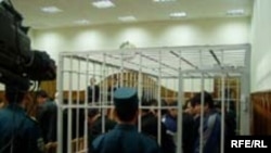 Ўзбекистонда бораëтган маҳкамалар курсисида бугун аввалги ваҳобий ва ҳизбчилар ўрнини нурчиликда айбланаëтганлар эгалламоқда.