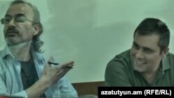 Ժիրայր Սեֆիլյանն ու Գևորգ Սաֆարյանը դատարանի դահլիճում: 13-ը հունիսի, 2017 թ․