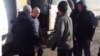 Ишкер Рустам Орозовдун жүгүн Каржы полициясы жүктөп кетип жатат. Баткен-Кадамжай жолу. 5-январь. 2016-жыл