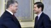Президент України Петро Порошенко (ліворуч) і помічник державного секретаря США з питань Європи і Євразії Весс Мітчелл. Київ, 15 листопада 2017 року